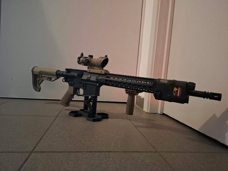 Imagen 1 de m4 met reddot