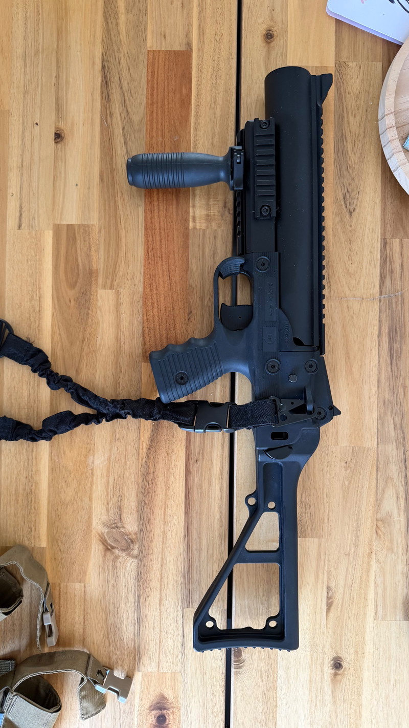 Image 1 for 40mm grenade launcher