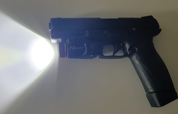 Bild 3 für Combat Adaptive Pistol met light