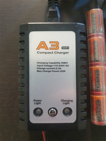 Afbeelding 2 van A3 Compact charger voor NiMH en 9.6V 1600mAh accu