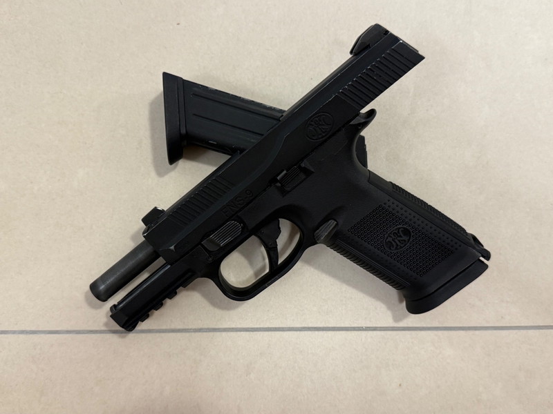 Image 1 pour VFC FNS-9 GBB Pistol with extra mag