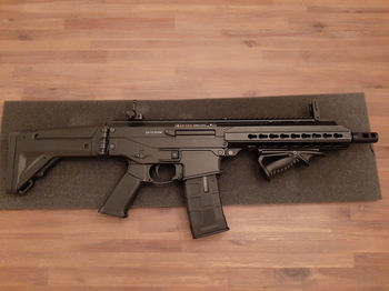 Bild 3 für ICS CXP APE Black, met gelijkenis met de bekende Bushmaster ACR