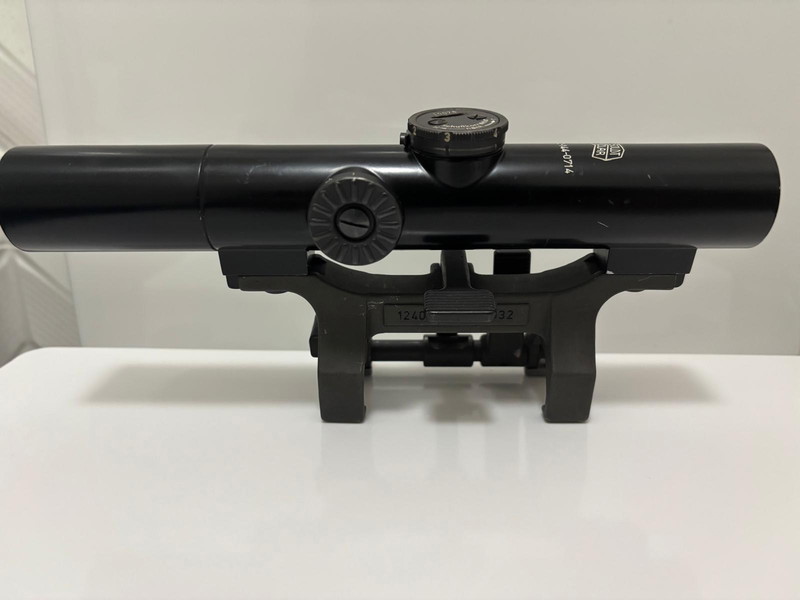 Afbeelding 1 van Genuine G3 Hensoldt 4 x 24 ZF with STANAG claw mount.