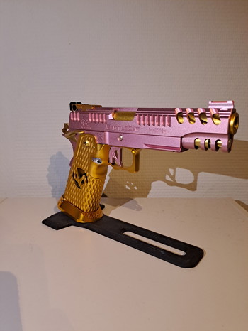 Imagen 2 de Pink and gold custom hi capa