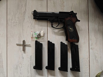 Image 2 for 2 uitrustingen te koop wegens stoppen