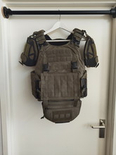Bild für Warrior Assault Systems quad release Ranger green plate carrier compleet met shoulder pads van DM gear
