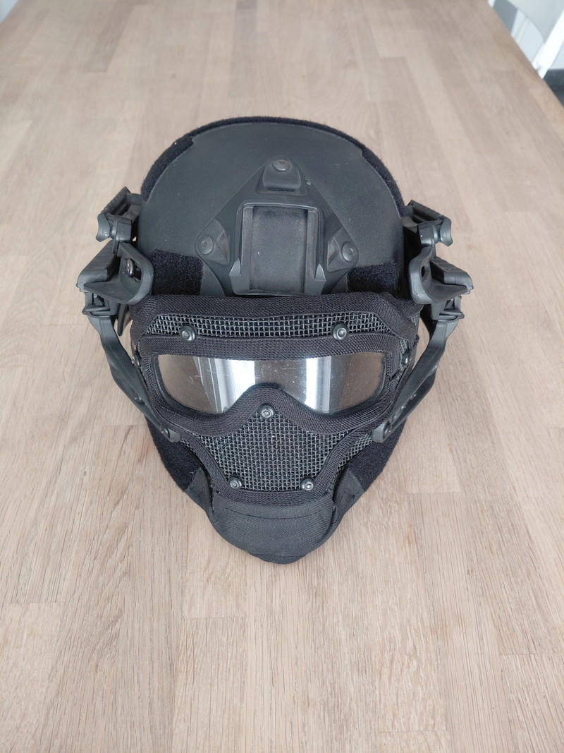 Image 1 for Airsoft masker met helm.