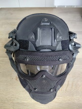 Afbeelding van Airsoft masker met helm.