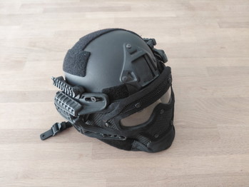 Image 5 for Airsoft masker met helm.