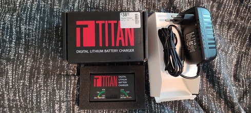 Imagen para Gloednieuwe TITAN