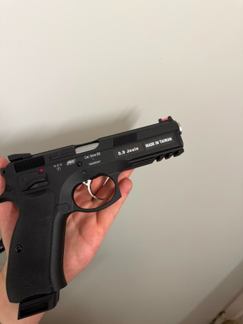 Imagen 2 de Großes Airsoft Set CZ 75 SP 01 Shadow  Airsoft Gewehr inkl  Zubehör