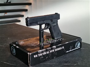 Afbeelding van WE Glock 17 GGB nieuw in doos met magazijn en 2 gripplates