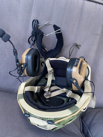 Bild 2 für Ballistische helm, type FAST met Code Red Headset