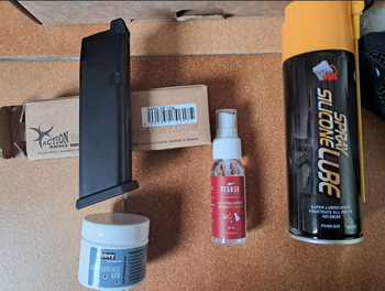 Image 2 for Pistola AAP-01 sin uso mas todo lo necesario para jugar y hacerle mantenimiento