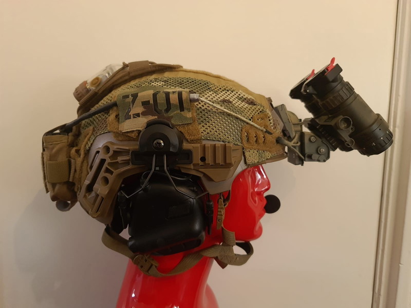 Imagen 1 de Anvis 6 Bino NVG Gen2+ (Photonis Supergen) Anvis mount en batterypack Met Team Wendy Bump Exfil, TW Multicam cover, Mohawk en IR module