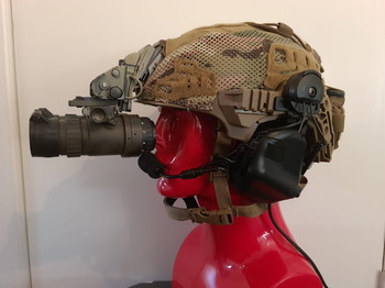 Imagen 2 de Anvis 6 Bino NVG Gen2+ (Photonis Supergen) Anvis mount en batterypack Met Team Wendy Bump Exfil, TW Multicam cover, Mohawk en IR module