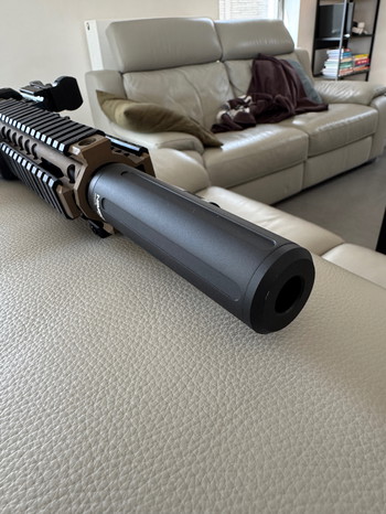Imagen 3 de M4 Mock suppressor + mousse geïnstalleerd