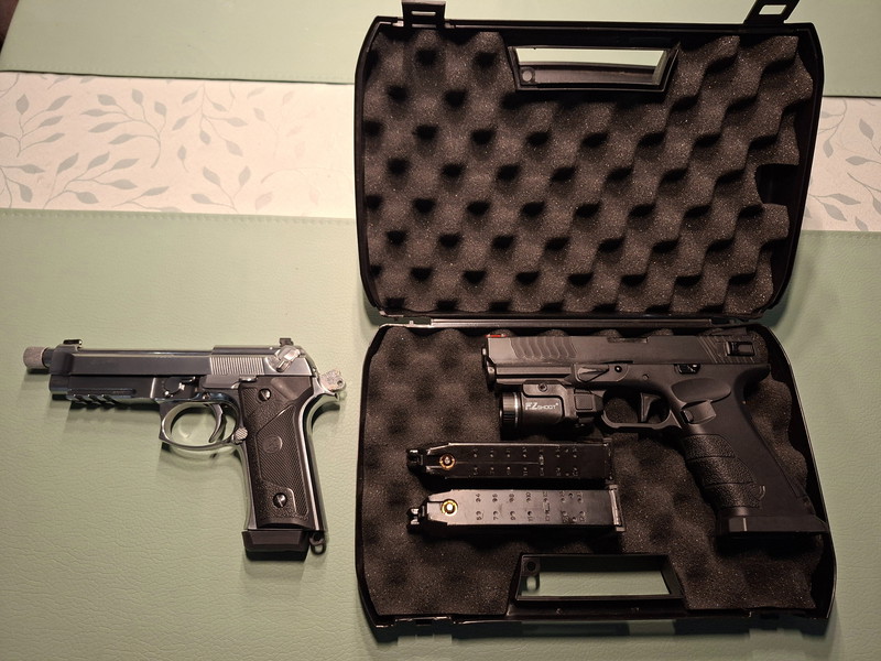 Afbeelding 1 van Aps shark/kli beretta m9