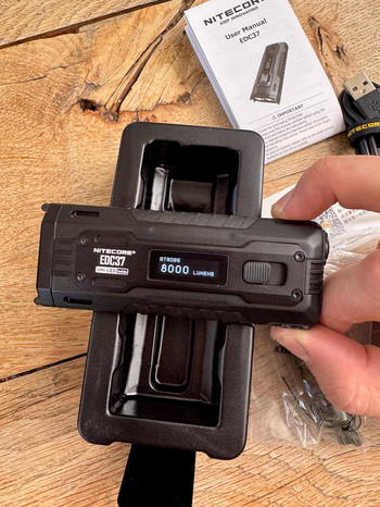 Afbeelding 4 van Gloednieuw. EDC37 nitecore 8000lumen!