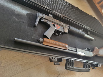 Afbeelding 2 van Koffer en tokyo marui  shotgun en mp5sd