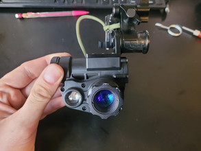Imagen para NVG10 Digital NVG met helmet mount