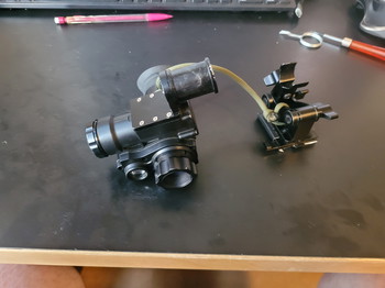 Imagen 2 de NVG10 Digital NVG met helmet mount