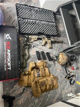 Image for Volledige starterspakket, moet NU weg 3 mags, 3 batterijen, ICS rifle, doos, helm, bril, mouthguard