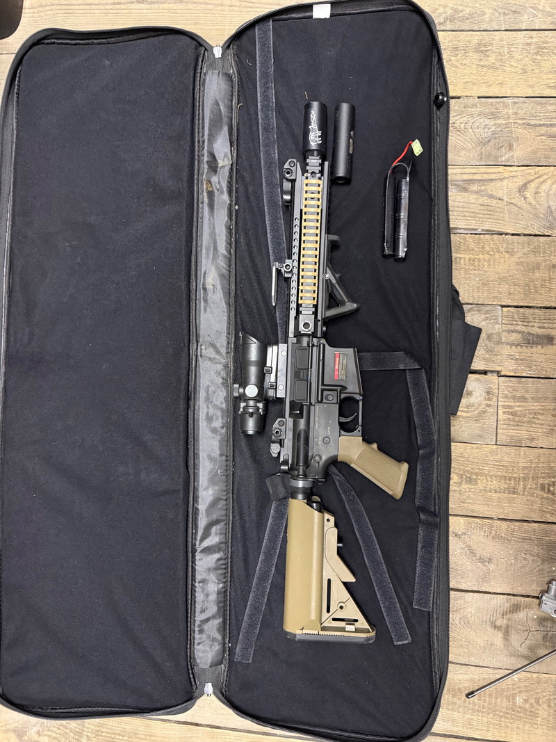 Image 1 pour M4 and SCAR-H