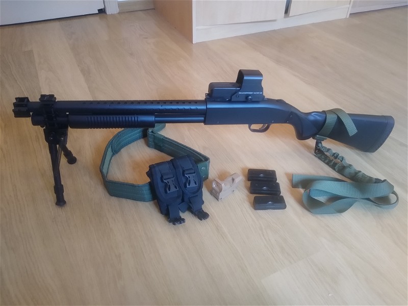 Image 1 for (Leuven, BE) AGM MP300A hopup spring shotgun + 3x 15rds mag + verschillende ris rails + bipod + 2x dummy red dots + 2 to 1 point sling + sling mount + riem met mag pouches