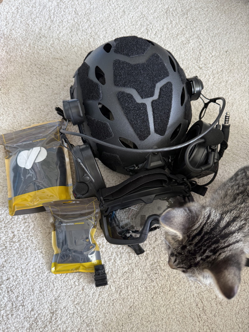 Imagen 1 de TCA AGC Comtac III Headset (with FAST helmet)