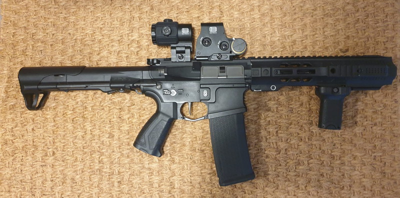 Image 1 for ARP 556 met G&P CQB SAI handguard.+eotech holo plus magnifier