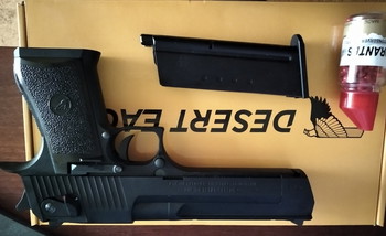 Bild 2 für Desert Eagle blowback neu Wertigkeit Kugeln 6mm Blowback mit verschiedenen Kugeln und Gas und Öl