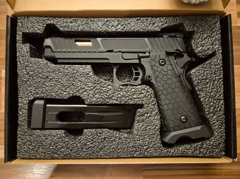 Afbeelding 2 van KLI Hi-Capa 5.1 Baba Yaga / John Wick - CO2 Blowback inkl. BB's & CO2 Care Kit