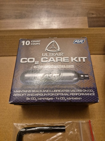 Afbeelding 4 van KLI Hi-Capa 5.1 Baba Yaga / John Wick - CO2 Blowback inkl. BB's & CO2 Care Kit