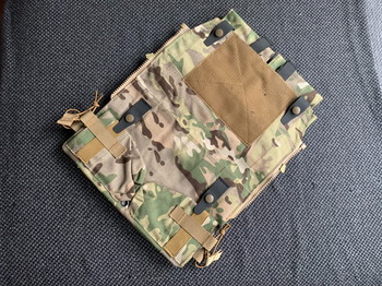 Afbeelding 2 van Handige JPC Multicam rugtas voor achterop Plate carrier met veel opbergmogelijkheden