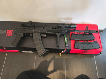 Imagen 2 de AK-101 AEG | Full Metal | Upgrades | GATE MOSFET | CNC Gearbox | LiPo | Red Dot & Tactical Lamp | Te Koop/Ruil