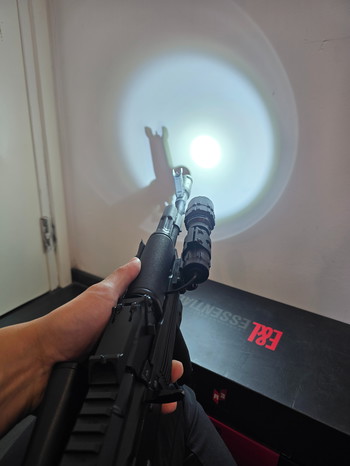 Imagen 5 de AK-101 AEG | Full Metal | Upgrades | GATE MOSFET | CNC Gearbox | LiPo | Red Dot & Tactical Lamp | Te Koop/Ruil