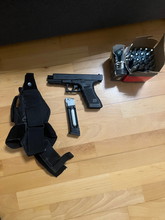 Image for Glock 17/Vollmetall  + 30 Gaskatuschen + Glock-Hoslter + Speedloader + Gasstab