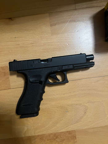 Bild 2 für Glock 17/Vollmetall  + 30 Gaskatuschen + Glock-Hoslter + Speedloader + Gasstab