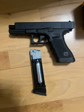Bild 3 für Glock 17/Vollmetall  + 30 Gaskatuschen + Glock-Hoslter + Speedloader + Gasstab