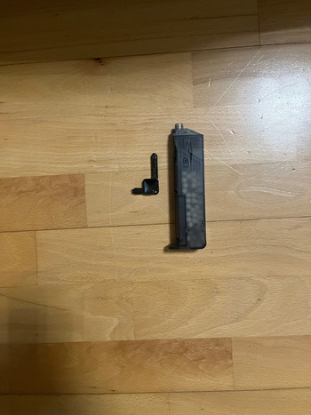 Bild 4 für Glock 17/Vollmetall  + 30 Gaskatuschen + Glock-Hoslter + Speedloader + Gasstab