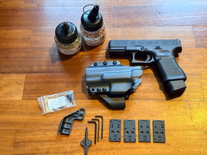 Afbeelding van Glock 19 Gen 5 MOS CO2 Airsoft 4mm Stahl BBs + Scheide