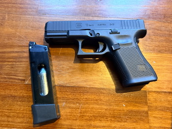 Image 5 for Glock 19 Gen 5 MOS CO2 Airsoft 4mm Stahl BBs + Scheide