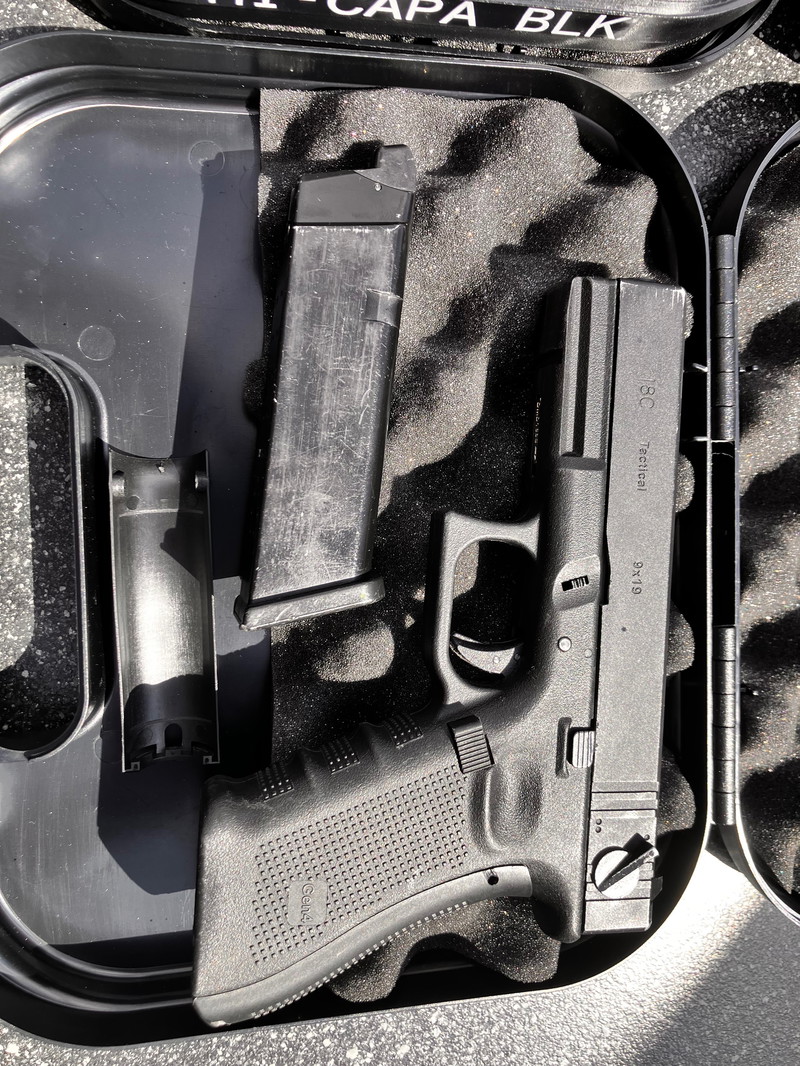 Image 1 for Glock 18C zoekt wat liefde.