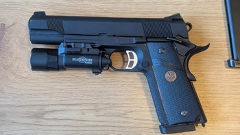 Bild 2 für KJ KP-07 1911 MEU CO2 & GAZ + new Surefire x300 + 4 magazines