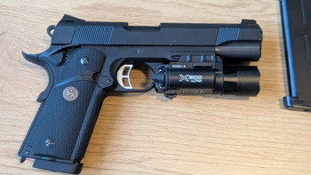 Bild 3 für KJ KP-07 1911 MEU CO2 & GAZ + new Surefire x300 + 4 magazines