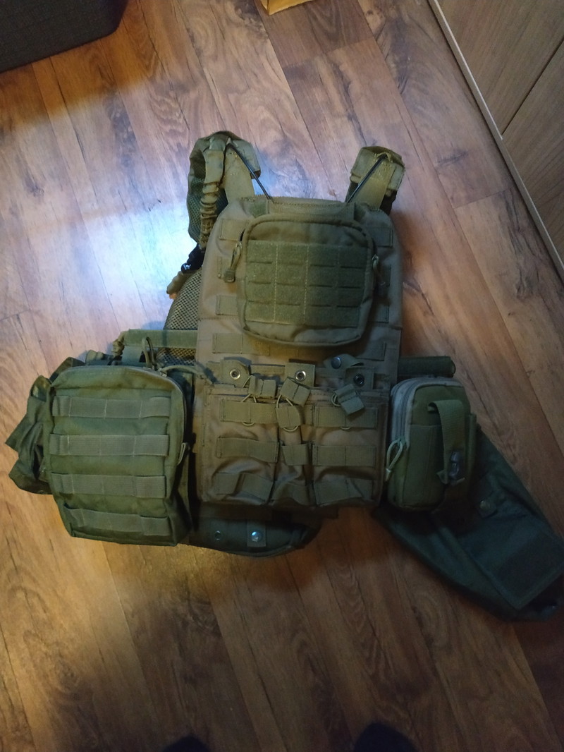 Image 1 for od green vest en multicam black vest