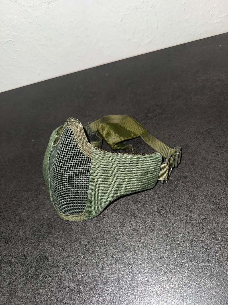 Bild 1 für GESICHTSSCHUTZ MASKE MIT 2-PUNKT KOPFBAND - OLIVE