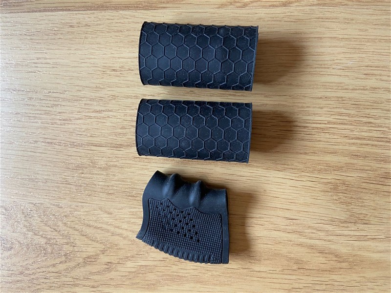 Image 1 for 3x rubbere pistol grip covers voor extra grip
