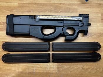 Afbeelding 2 van Cybergun P90 upgraded